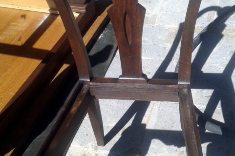 Krzesło drewniane przed
