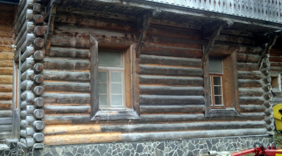 Dom z drewna przed czyszczeniem
